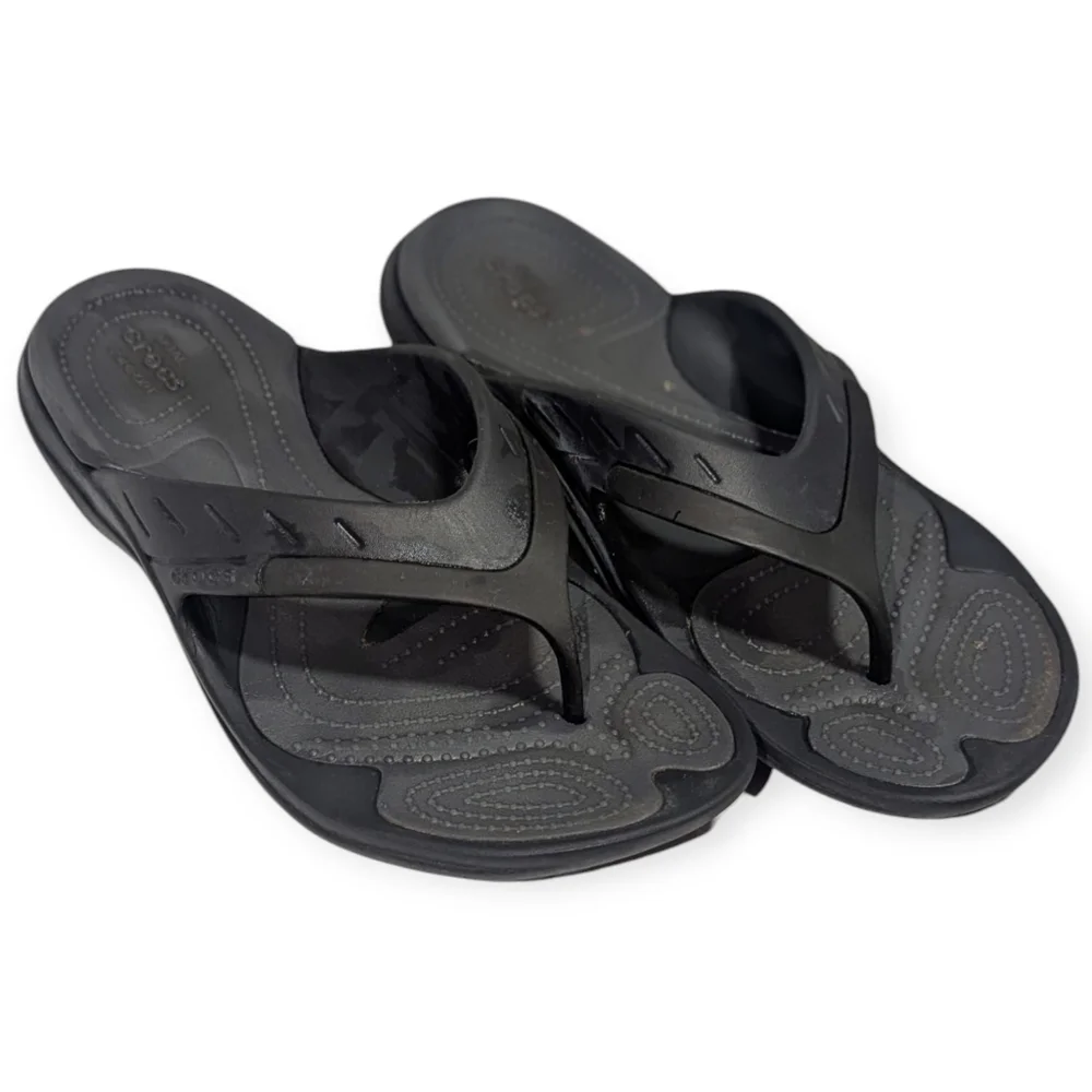Crocs size 9M/11W Unisex Black Flip Flop Thong Sandals